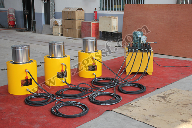 Synchronous hydraulic jack series
